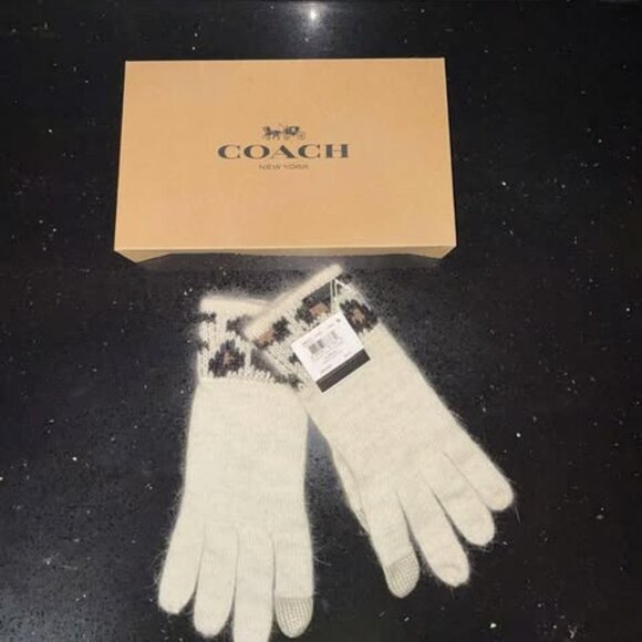 COACH Ocelot Gloves with Touch Capabilities - Get Alaskan Cruise Ready !!! - Picture 2 of 5